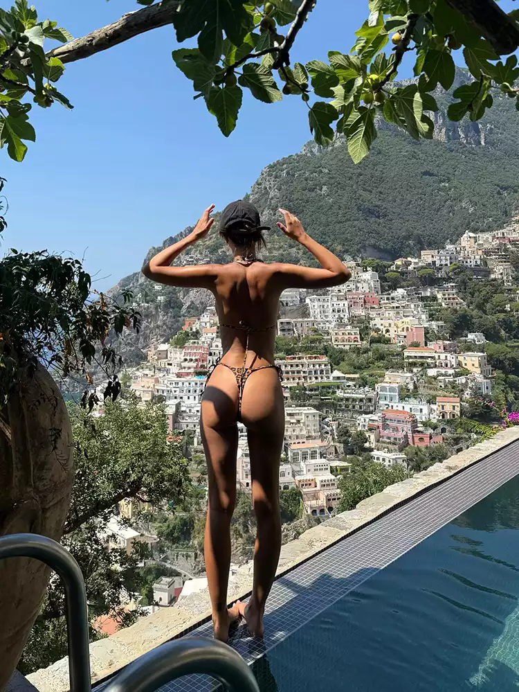 Emily Ratajkowski's Iconic Rear View in Positano